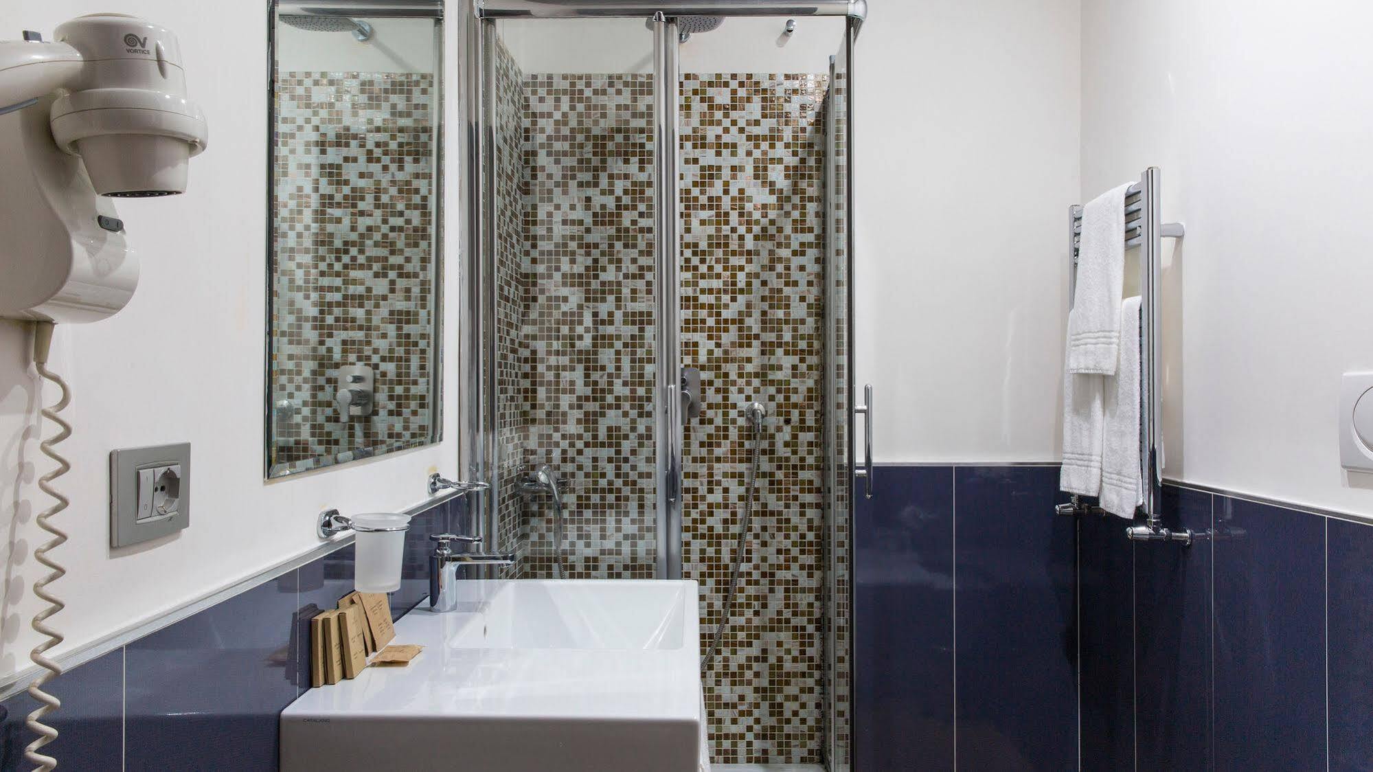 Monti First Hotel Roma Ngoại thất bức ảnh