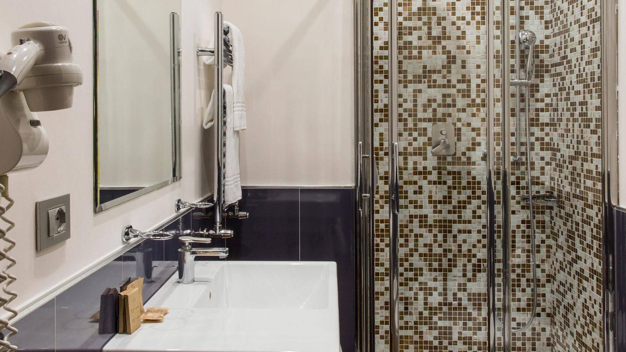 Monti First Hotel Roma Ngoại thất bức ảnh